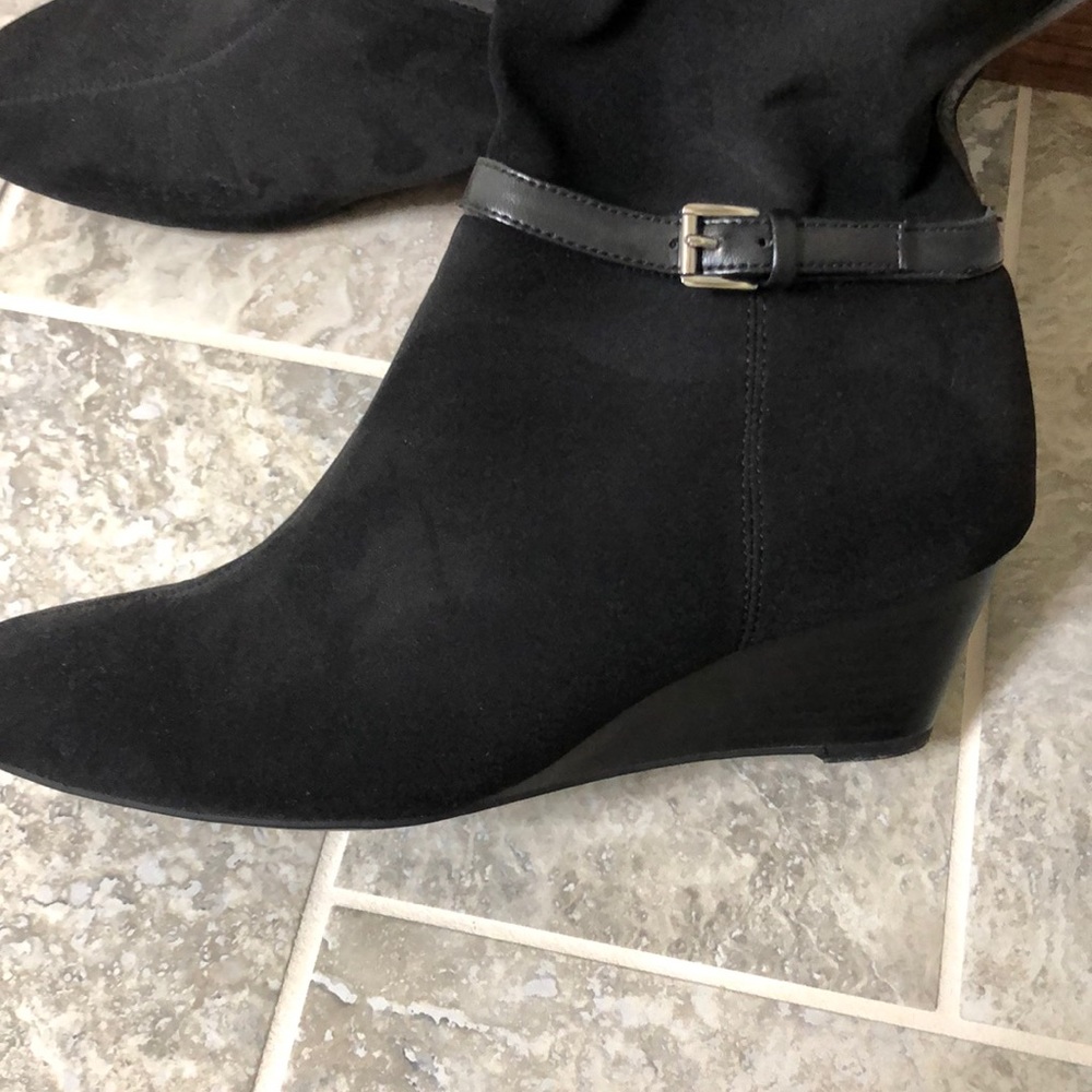 Chaps, size 7 Wedge boots.